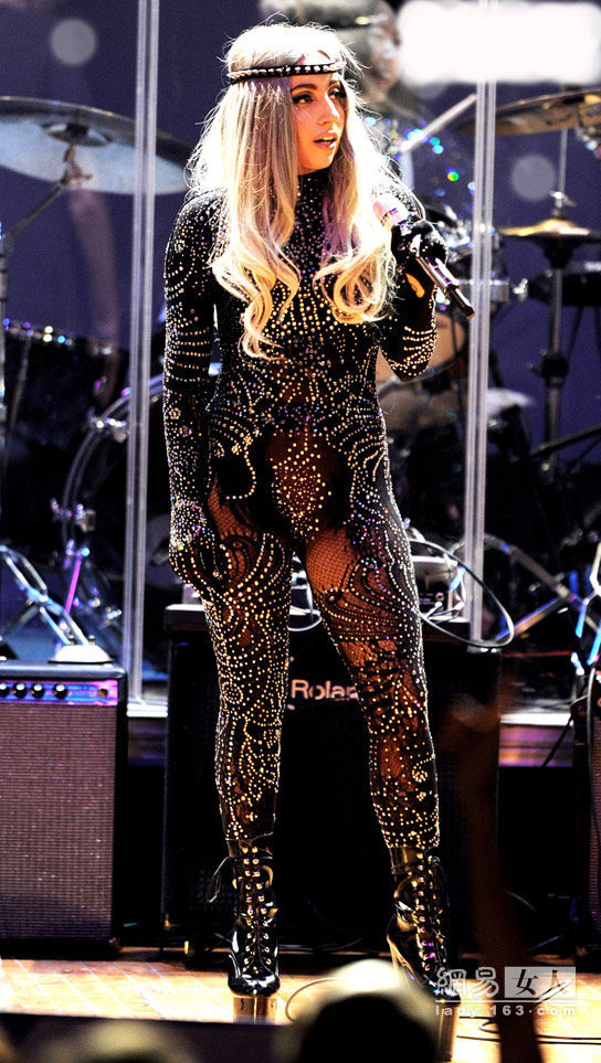 纪念列侬70冥寿 Gaga露臀装抢尽风头-时尚-秀洲新闻网